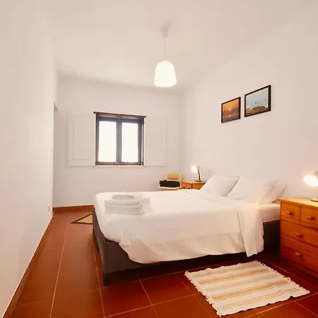 Isabela - Island, 50m To The Балеал